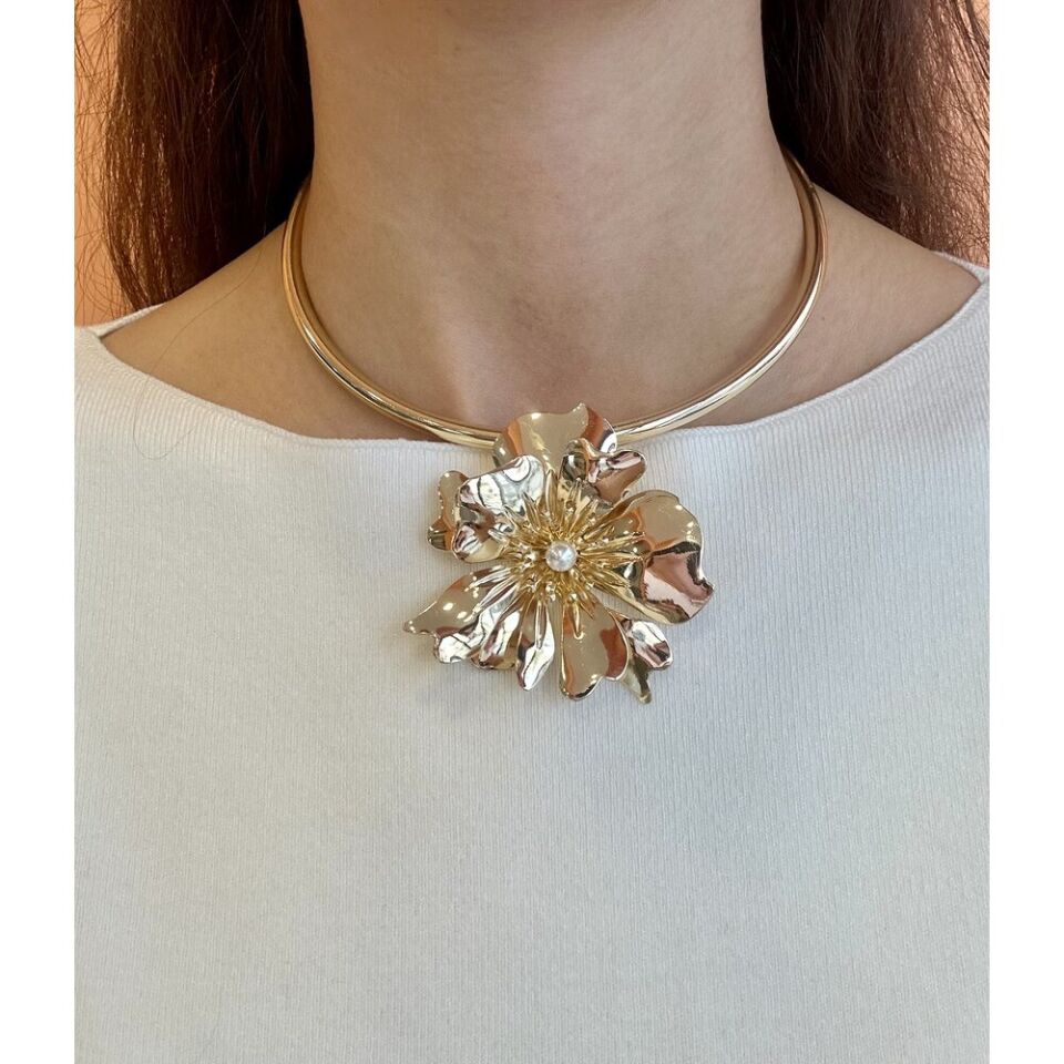 Gold Rengi Çiçekli Kolye